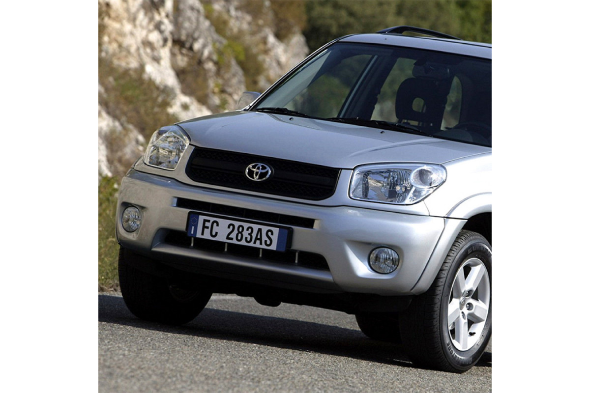 Заказать Бампер передний в цвет кузова Toyota Rav4 2 XA20 (2003-2005)  рестайлинг с отв под расширители с доставкой - кузовные детали по выгодной  цене | на все виды авто