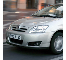 Бампер передний в цвет кузова Toyota Corolla E130 (2003-2006) хэтчбек рестайлинг